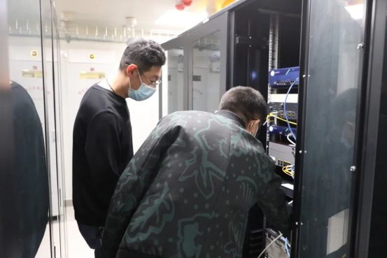 iQOO Neo10 5G 骁龙8 电竞游戏手机